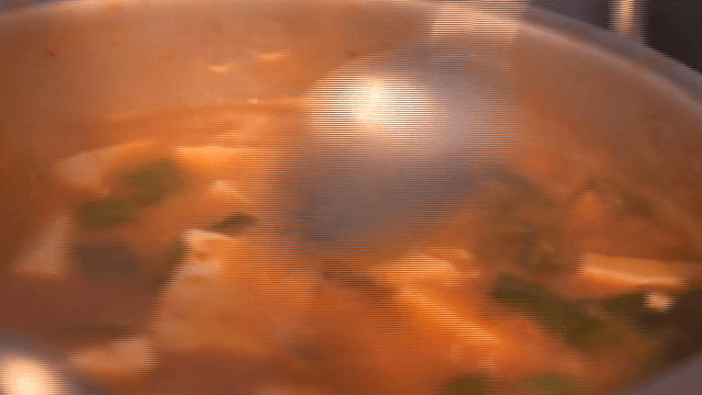 냄비에서 끓고 있는 김치찌개