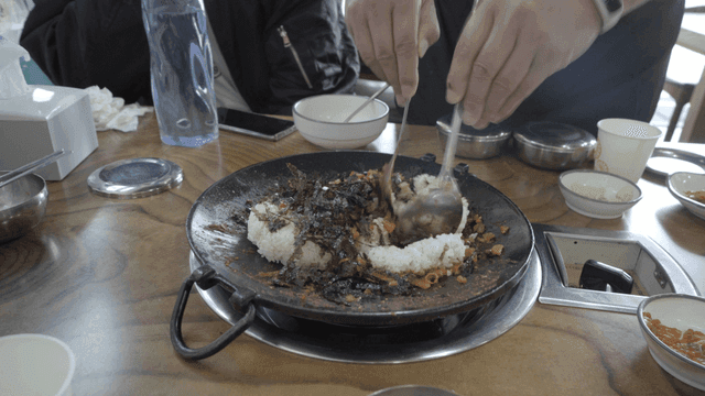 Spicy fried rice sprinkled with kimchi and seaweed flakes