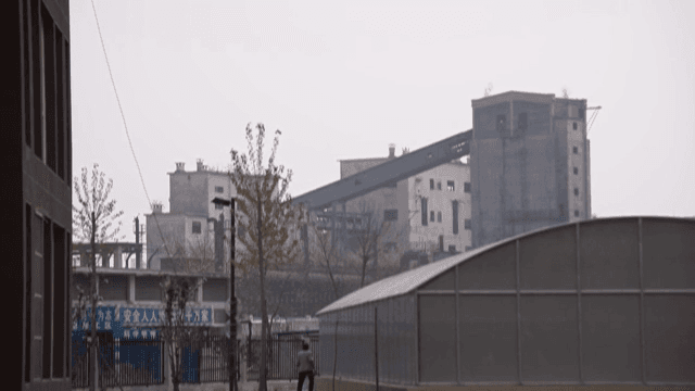 공장 건물이 있는 산업 지역