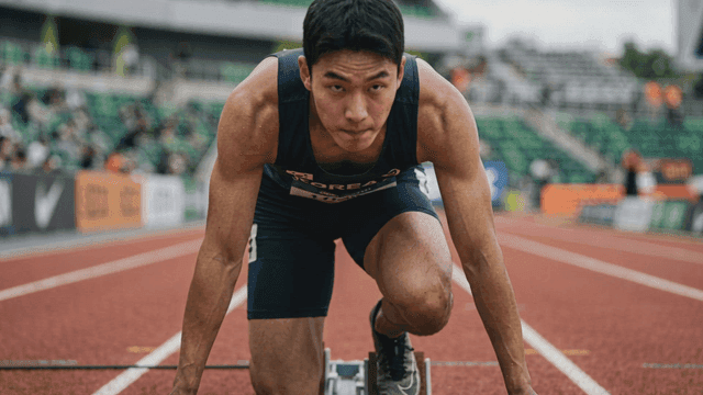 Track athlete preparing for sprint race