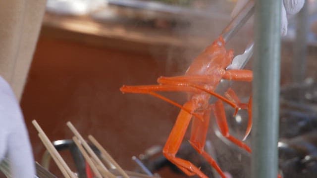 신선한 꽃게로 육수를 낸 꼬치 어묵