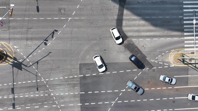 도시 교통 교차로의 상공에서 본 전망