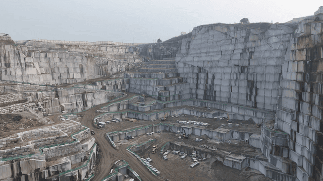 High and deep quarry