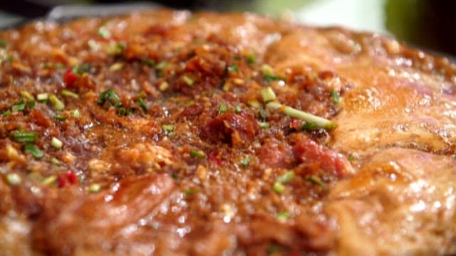 뜨거운 팬에서 지글거리는 한국식 바비큐