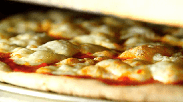 Cheese pizza sizzling