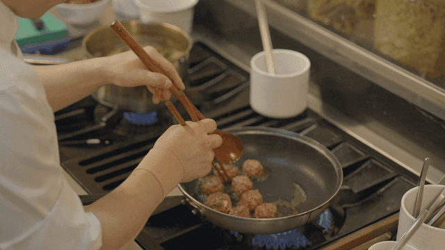 Cooking meatballs in a frying pan