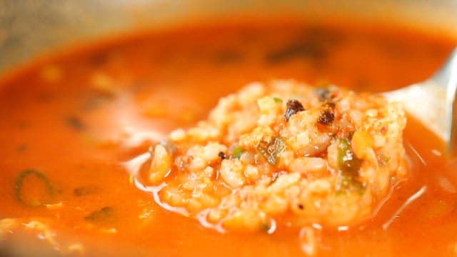 라면 국물에 말아먹는 주먹밥 한 숟가락