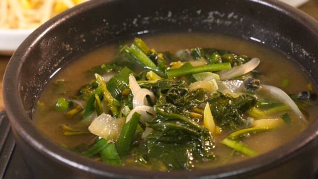 밥에 비벼먹는 구수한 다슬기 된장국