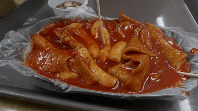 시장에서 먹는 떡볶이
