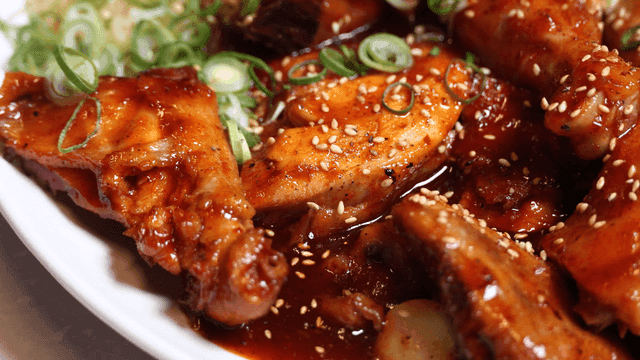 Spicy braised chicken sprinkled with sesame seeds