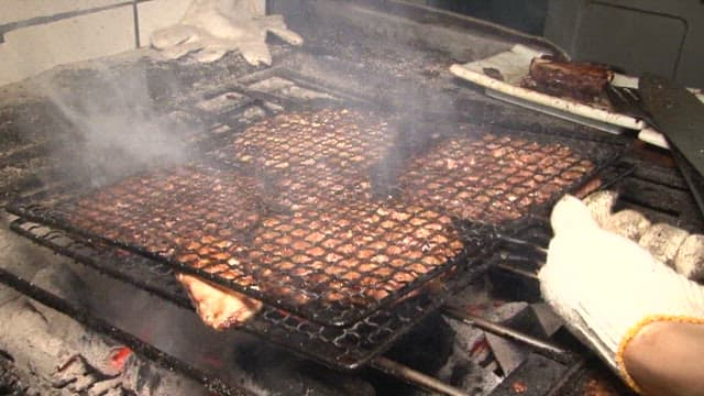 화덕에서 구워지는 떡갈비