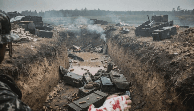 참호 전장에서 붕대를 감은 팔