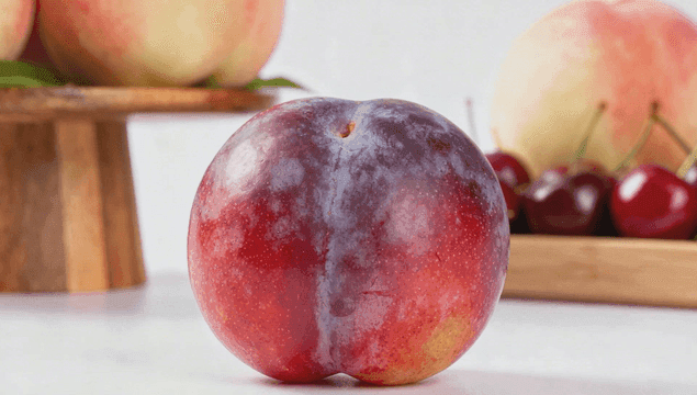 신선한 자두와 복숭아, 체리