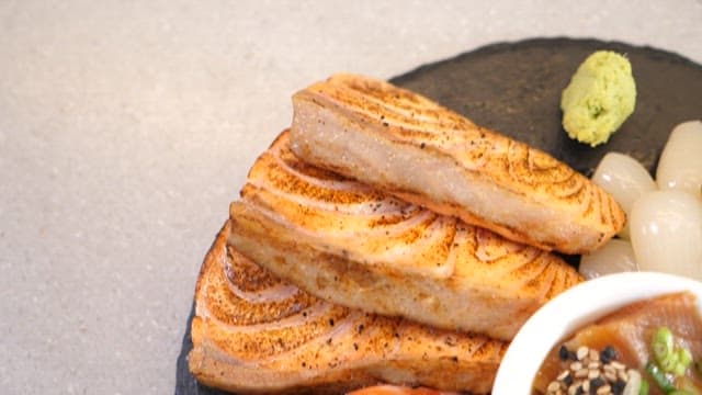 먹음직스러운 연어 플래터