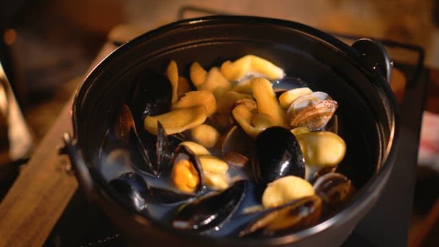 Pot of Steamed Mussels and Scallop