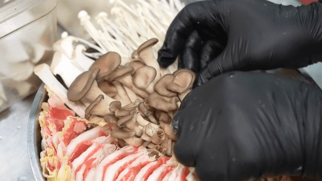 Korean hot pot added with mushrooms