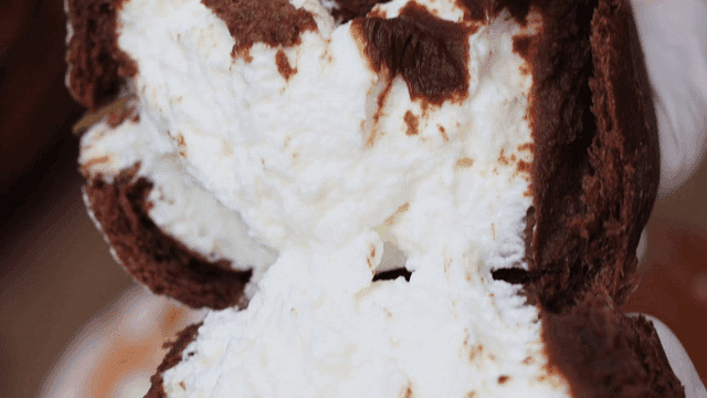 크림이 가득한 빵