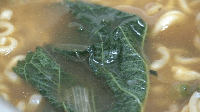 깻잎이 들어간 한국 라면