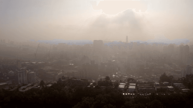 City breeze under cloudy sky