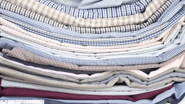 깔끔하게 접힌 체크 원단 더미