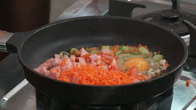 Cooking a Vibrant Vegetable and Ham Omelette