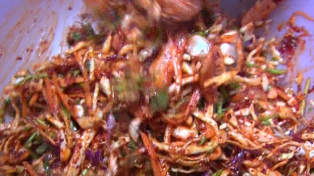 각종 채소가 들어간 생선무침