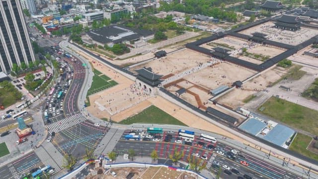 경복궁이 있는 번화한 도시