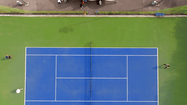 밝은 날의 테니스 경기