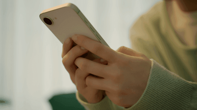 People who use smartphones at home