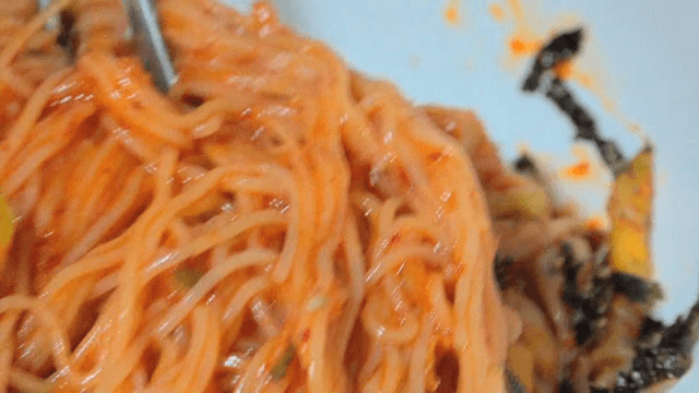 야채가 들어간 한국식 비빔국수