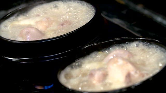 Boiling ginseng chicken soup in two hot pots