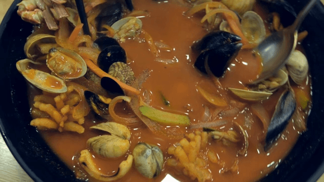 다양한 해산물이 들어간 짬뽕