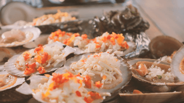 Fresh scallops with colorful toppings