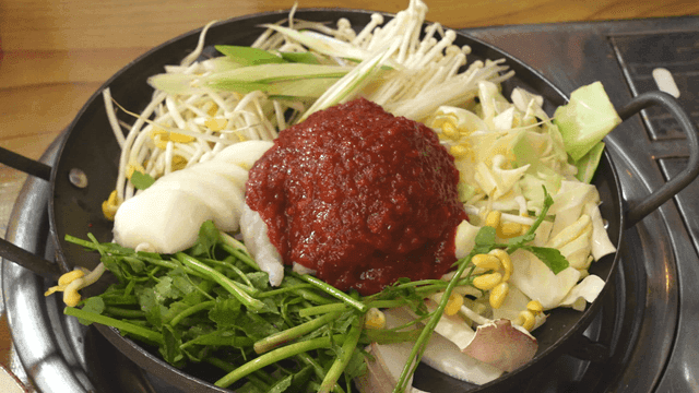 Pork bulgogi with fresh vegetables