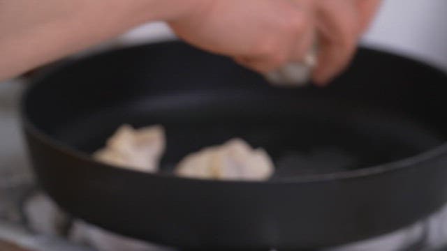 Cooking dumplings in a heated frying pan