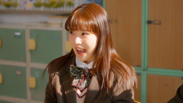 교실에서 낙서와 잡담하는 학생들