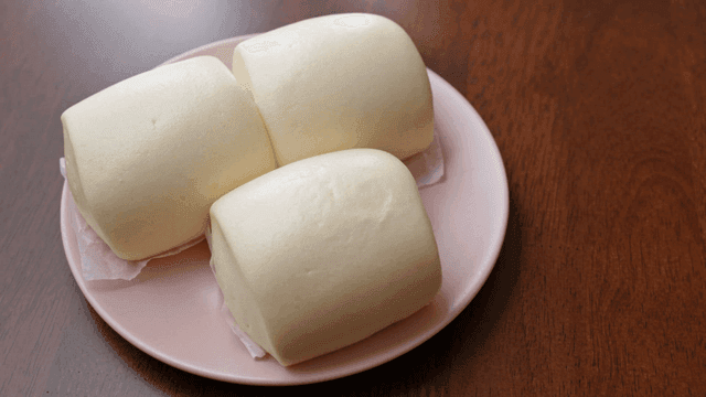 Mantou on plate