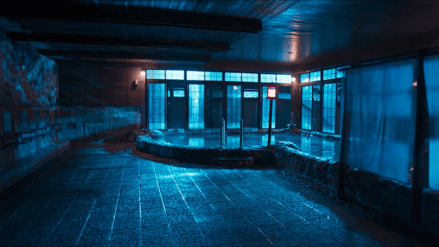 Quiet, empty hot spring bath