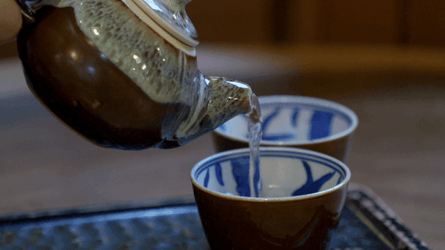 Pouring tea into ceramic cups