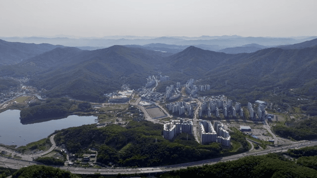 A city nestled among green mountains