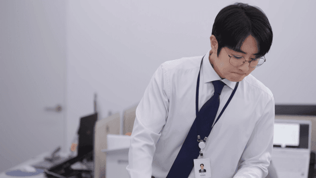 The last appearance of a departing employee