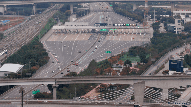 다차선 고속도로 톨게이트