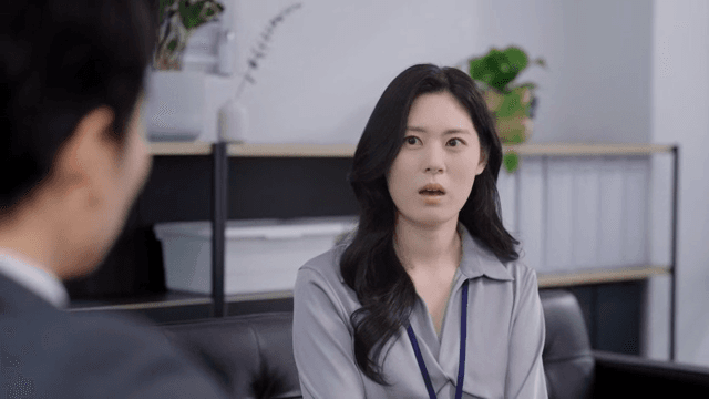 집중적인 토론이 있는 사무실 회의