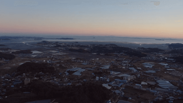 해질녘의 고요한 시골 마을