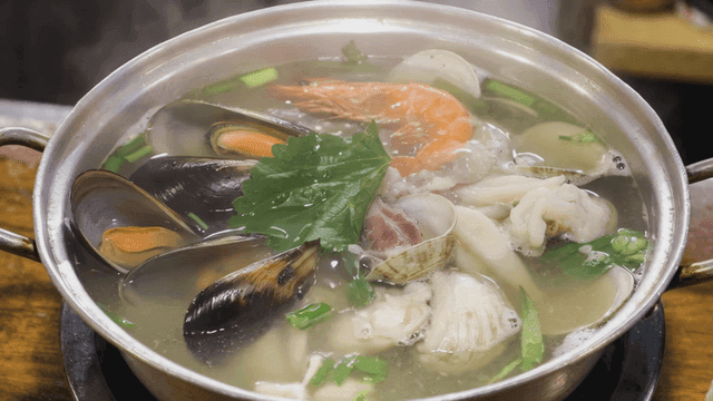 Seafood kalguksu made with fresh ingredients