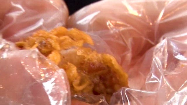 바삭바삭하고 노릇노릇한 후라이드 치킨의 속살