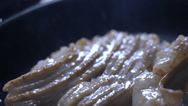 Sizzling flat intestines grilled in hot pan