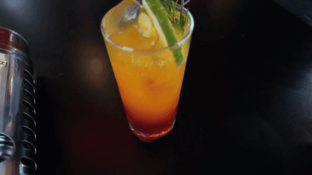 Highball with lime and ice