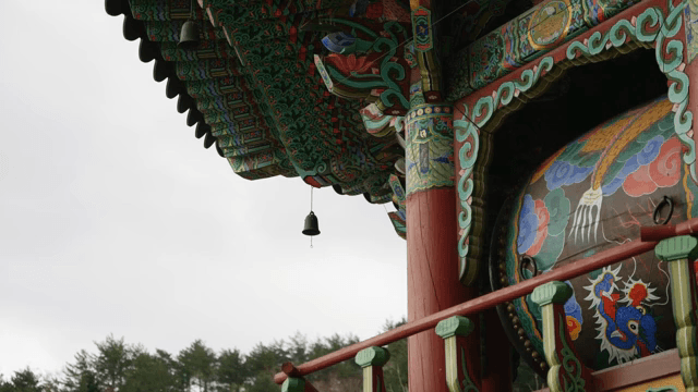 화려한 무늬의 한국 전통 사찰