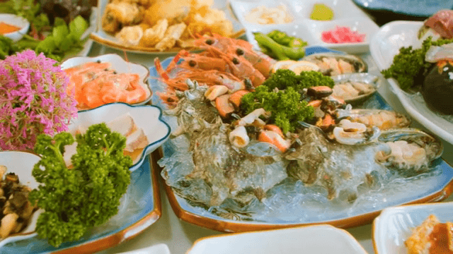 다양한 신선한 해산물 요리